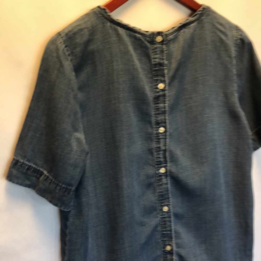 Loft Chambray Button Back Top Szs - image 8